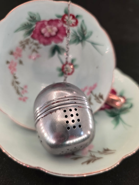 Vintage Stainless Steel Tea Strainer – Timeless Elegance