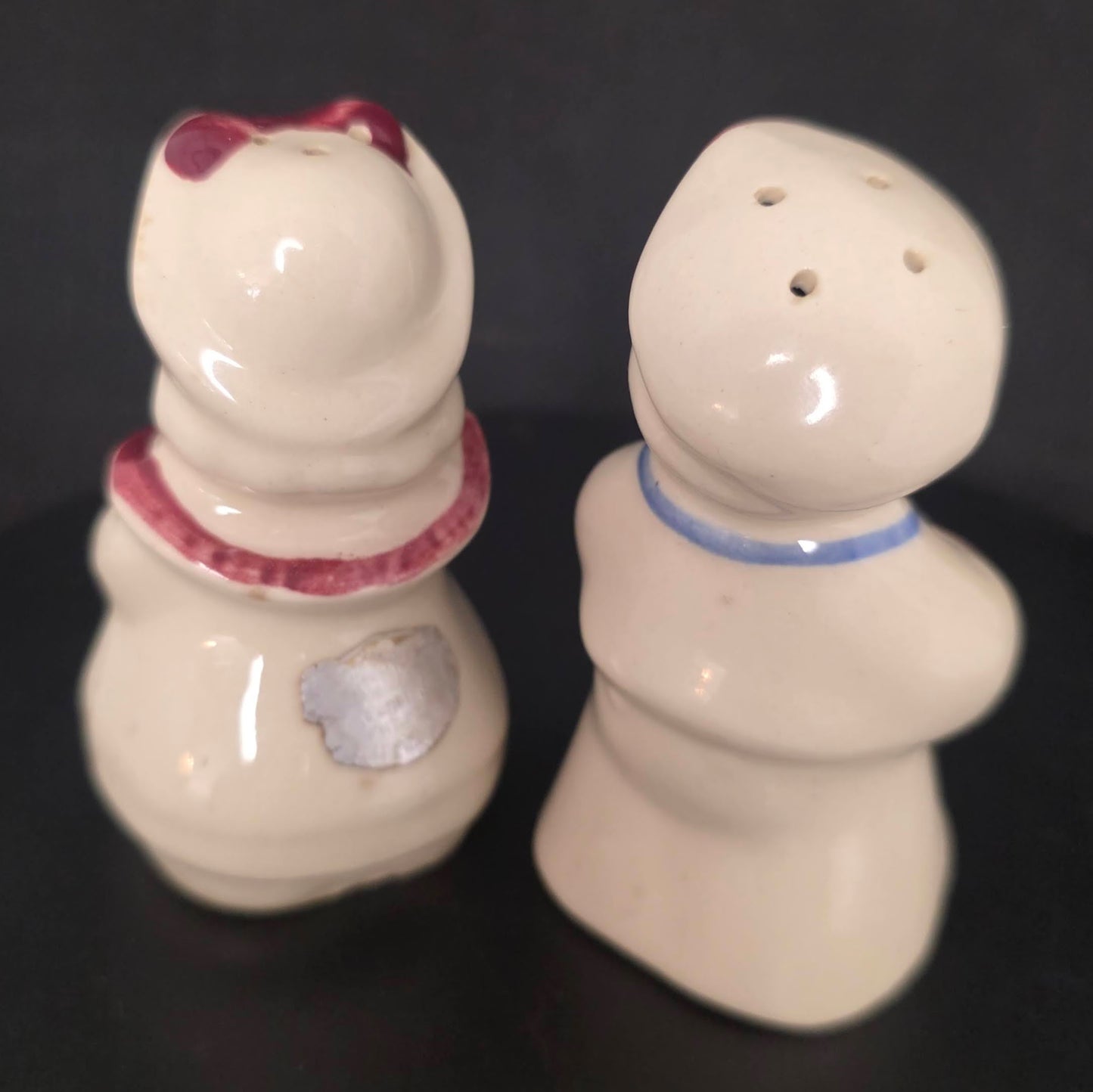 Back view of Shawnee Pottery nursery rhyme shakers in excellent condition